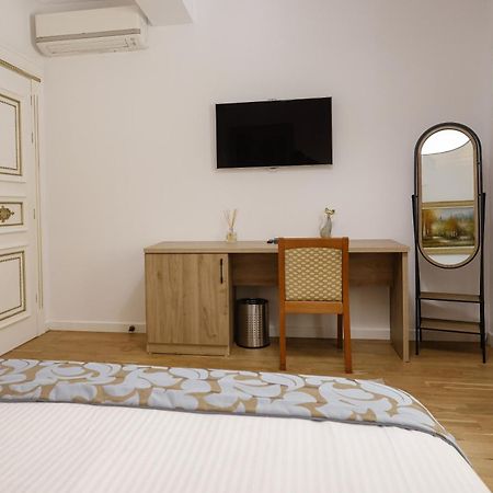 Vila Ferdinand Modern Rooms In Tirana'S Center 객실 사진