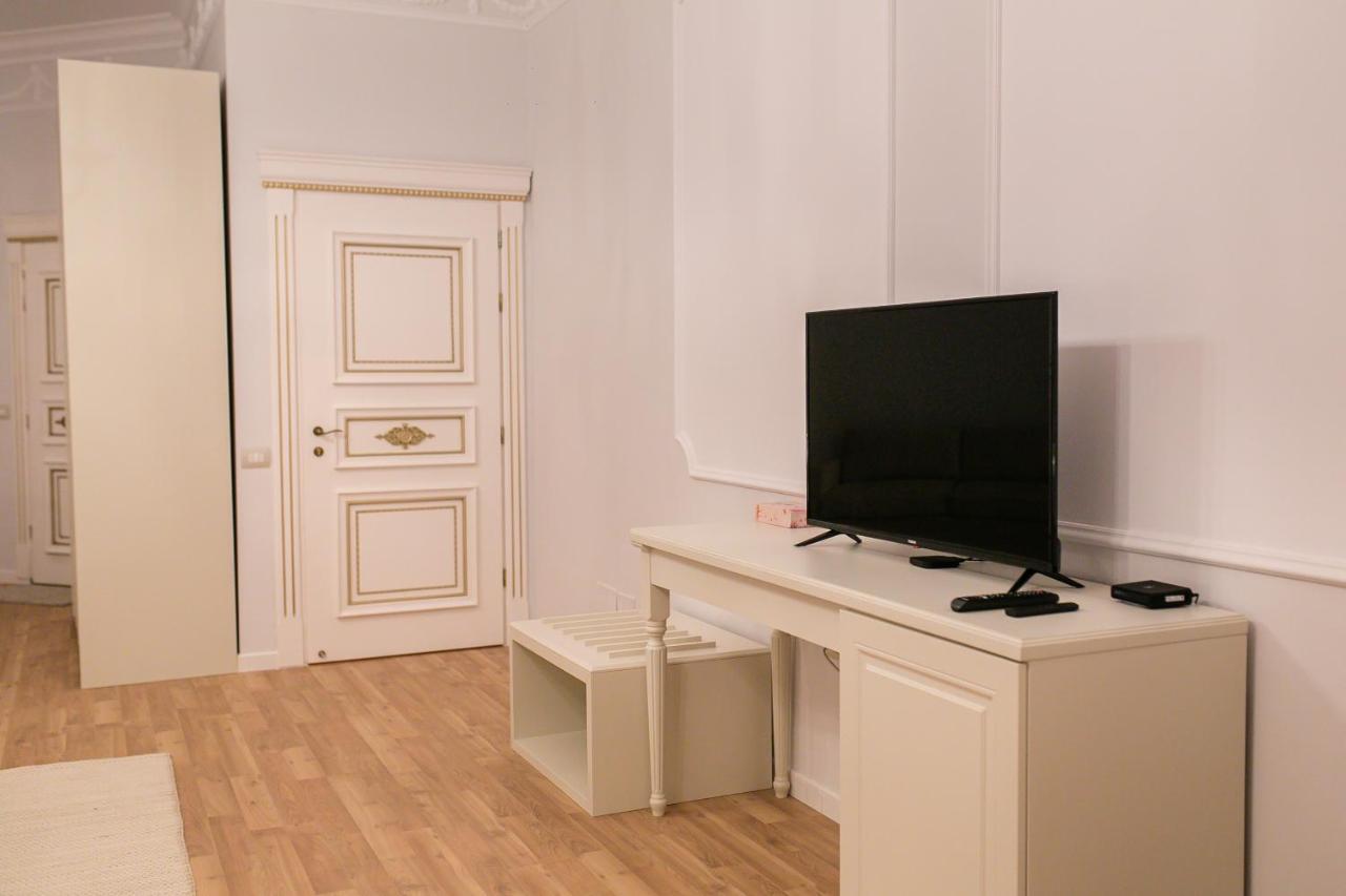 Vila Ferdinand Modern Rooms In Tirana'S Center 외부 사진