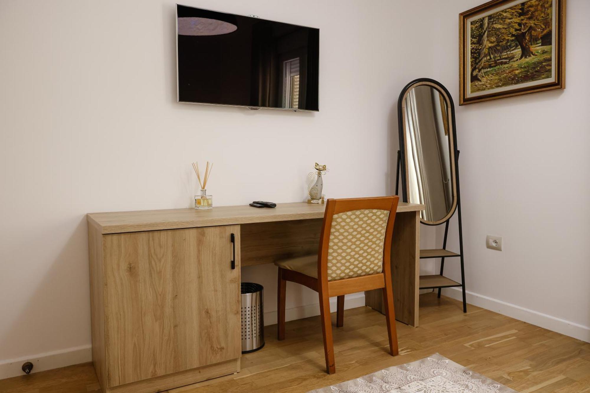 Vila Ferdinand Modern Rooms In Tirana'S Center 객실 사진